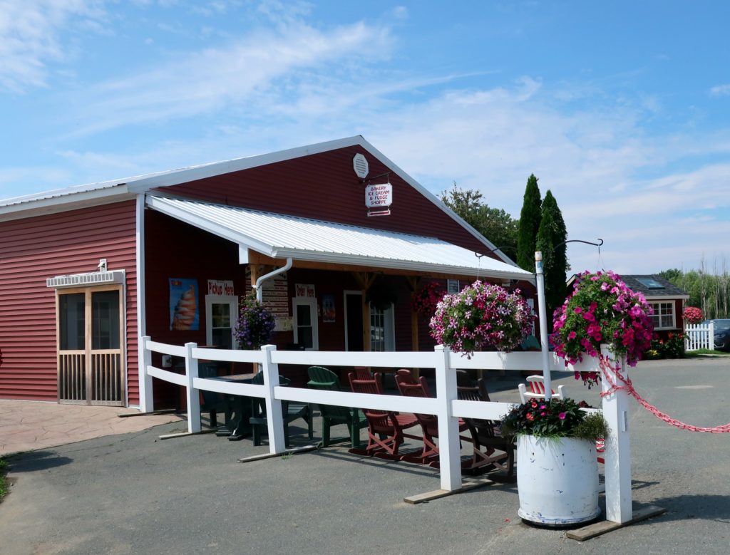 Bowman Orchards, Rexford, NY A Nation of Moms